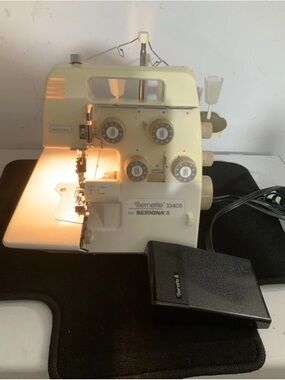 Bernette Bernina 334DS GOOD WORKING 
Sewing Machine comes with foot pedal & cord